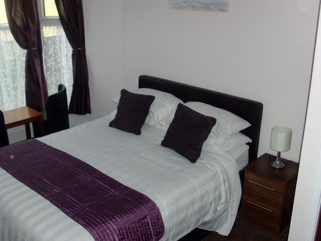 Lockinbar Holiday Apartments Tenby Room photo